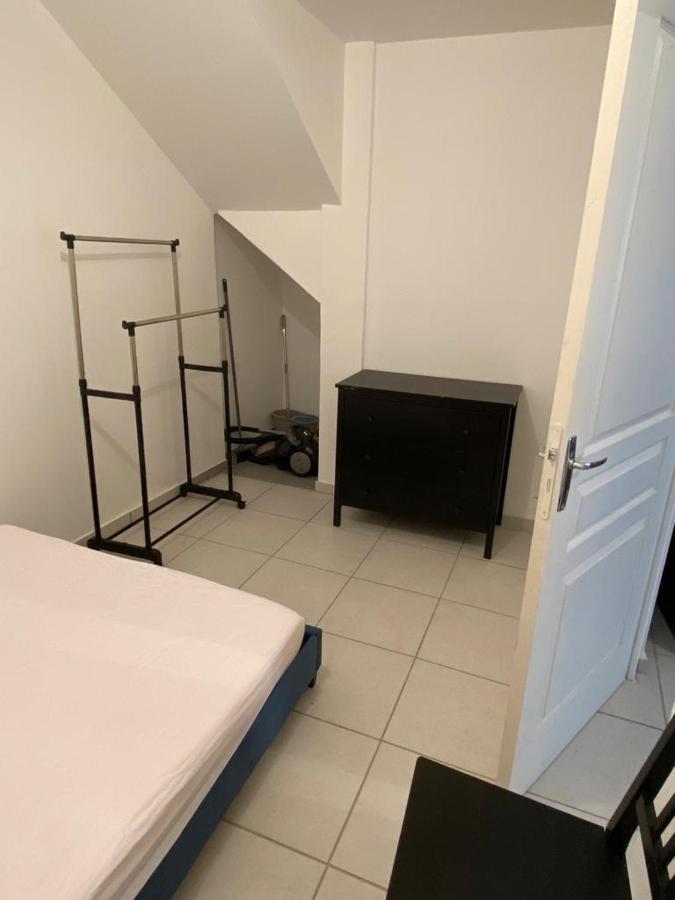 Petit Appartement Calme En Plein Centre Du Village De Ribiers Exterior foto